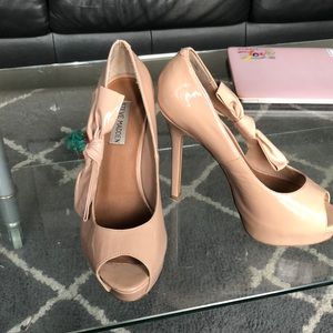 Steve Madden bow heels